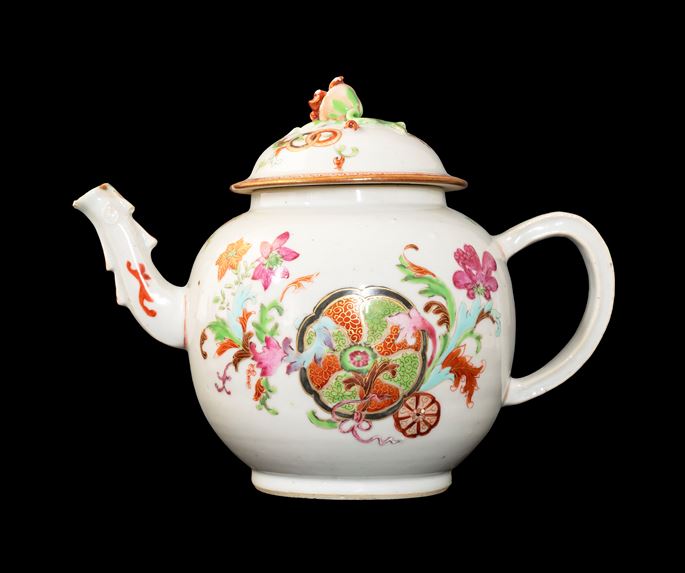 Chinese export porcelain pseudo tobacco leaf teapot | MasterArt